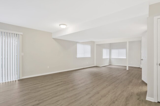 Building Photo - 4061 Oak Stone Dr