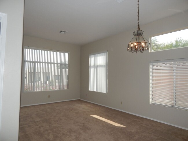 Building Photo - Great 3 Bedroom 2 Bath Home with Den & 3 C...