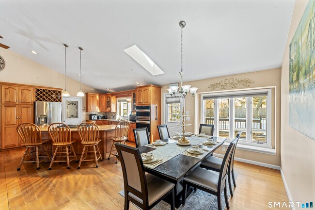 Building Photo - 75 Eureka Ave