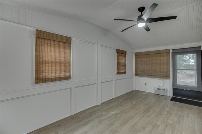 Building Photo - 3685 Fir Dr