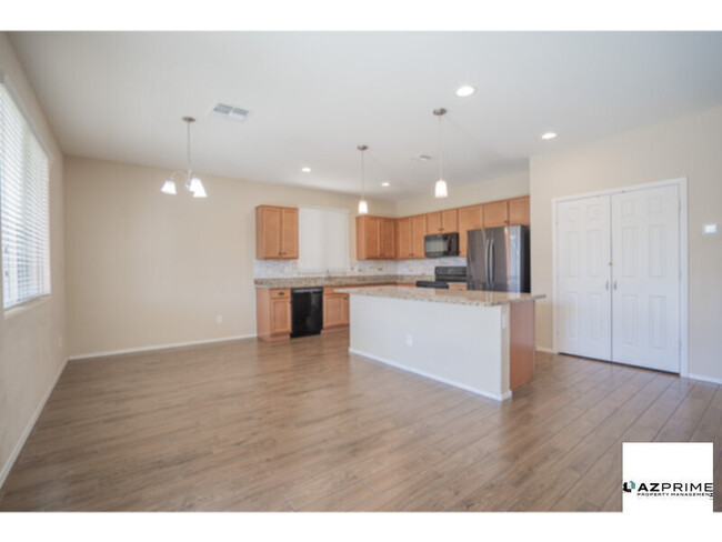 Building Photo - $500 OFF FIRST MONTH'S RENT MOVE IN SPECIA...