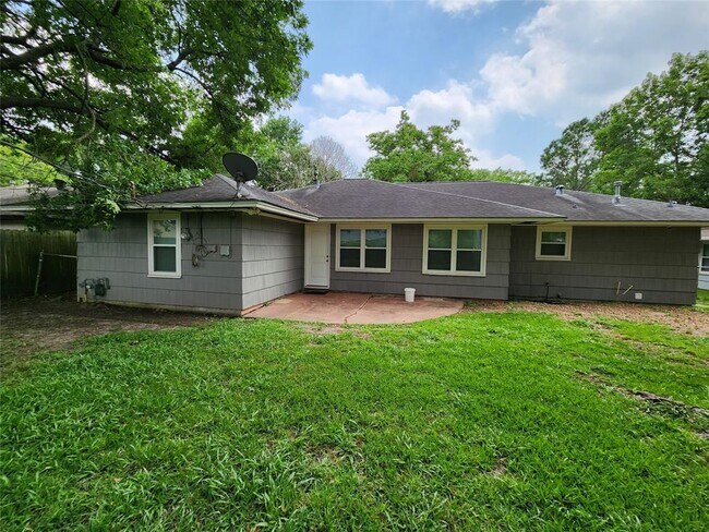 Building Photo - 5535 Berry Creek Dr