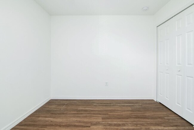 Building Photo - MOVE IN BY JUNE 15TH and RECEIVE THE REST ...