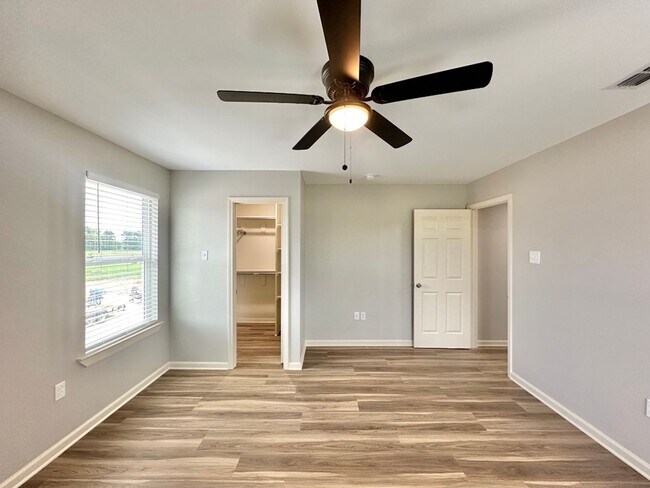 Building Photo - Country Hills Duplexes