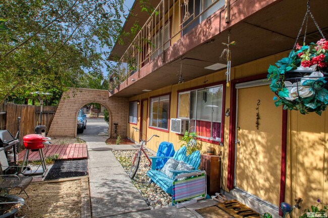 Building Photo - 1036 Bell St