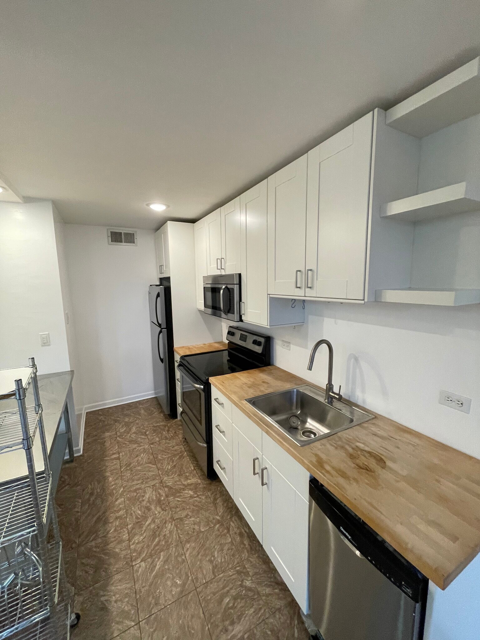 Building Photo - 1460 N Sandburg Ter