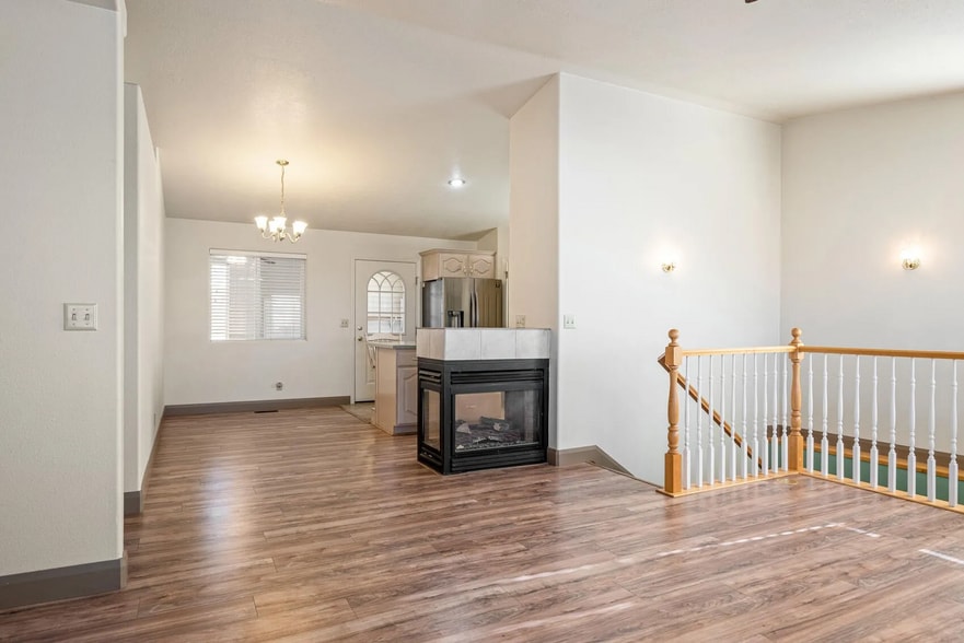 Building Photo - 1852 N Wedgewood Ln