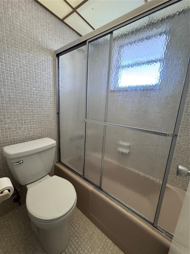 Building Photo - 1400 SW 27th Ave