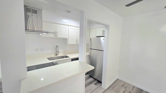 Building Photo - MR0021 (RUBS)