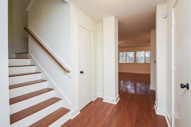Building Photo - 5726 Silver Oak