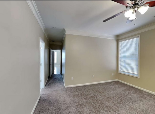 Building Photo - 2182 Moorewood Ln S E