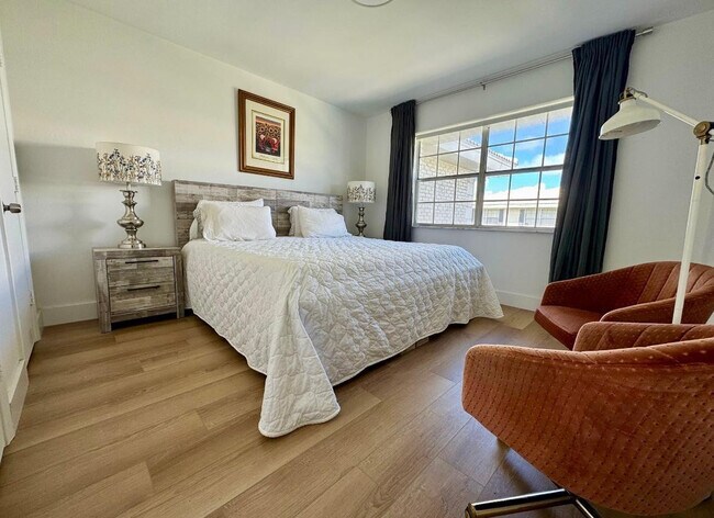 Building Photo - 299 SW 7th St