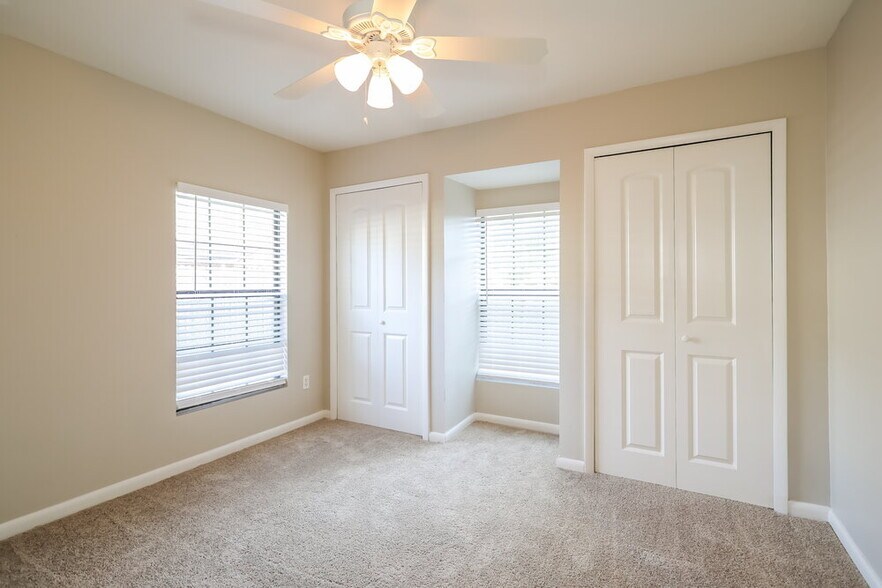 Building Photo - 3824 Tree Lake Dr