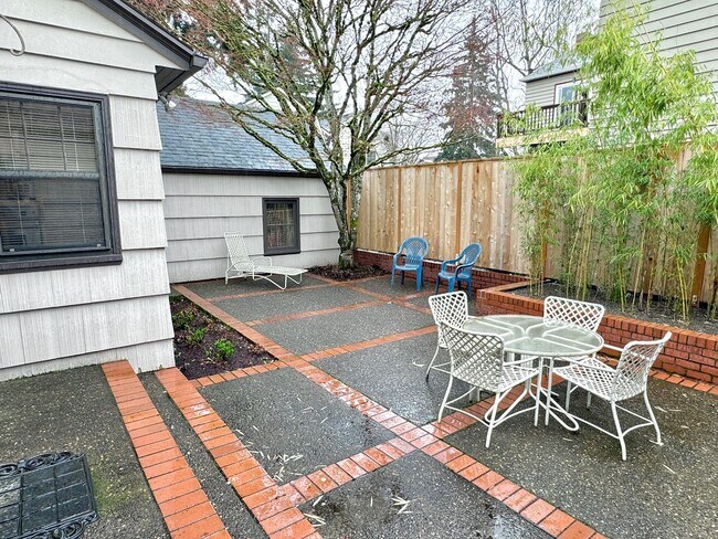 Building Photo - Alameda Neighborhood Pristine Tudor Home, Downtown Views, All The Amenities - A Must See!