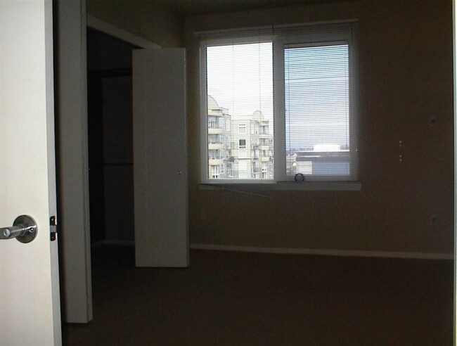 Building Photo - 2 Bed 2 Bath in heart of Seattle