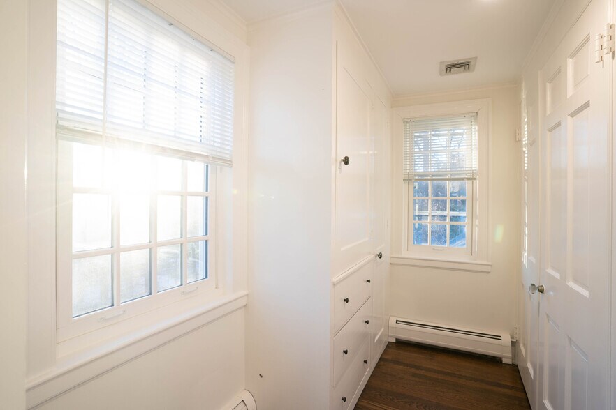 Building Photo - 40 Puddingstone Ln