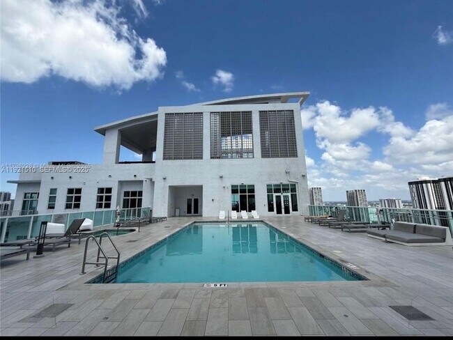 Building Photo - 133 NE 2nd Ave