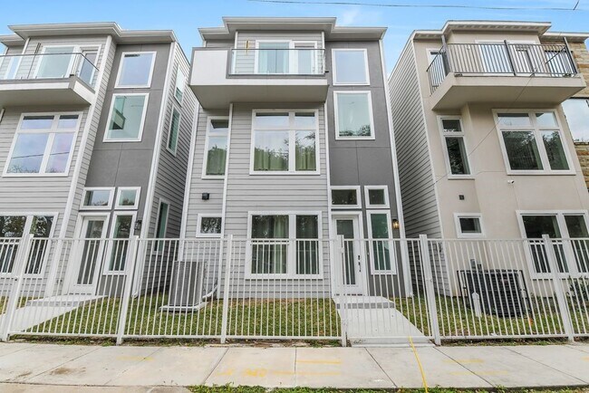 Building Photo - 6719 St Augustine St