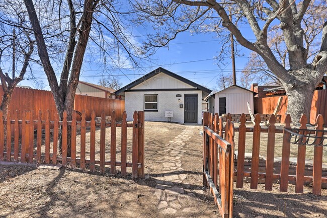 Primary Photo - Charming Cottage on Huge Lot with Fenced Y...