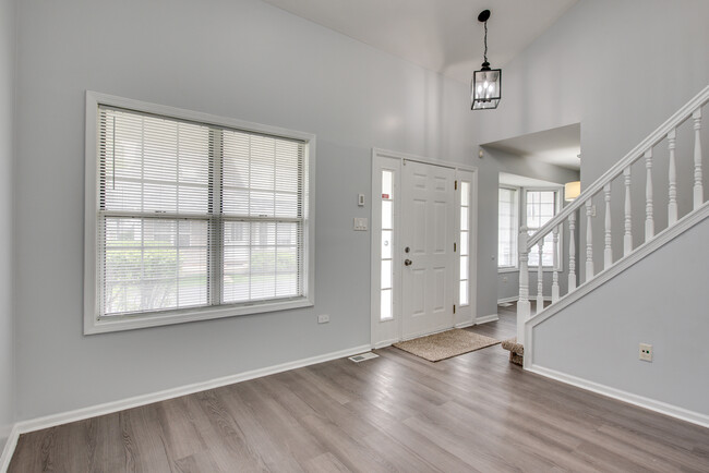 Building Photo - 3491 Willowview Ct