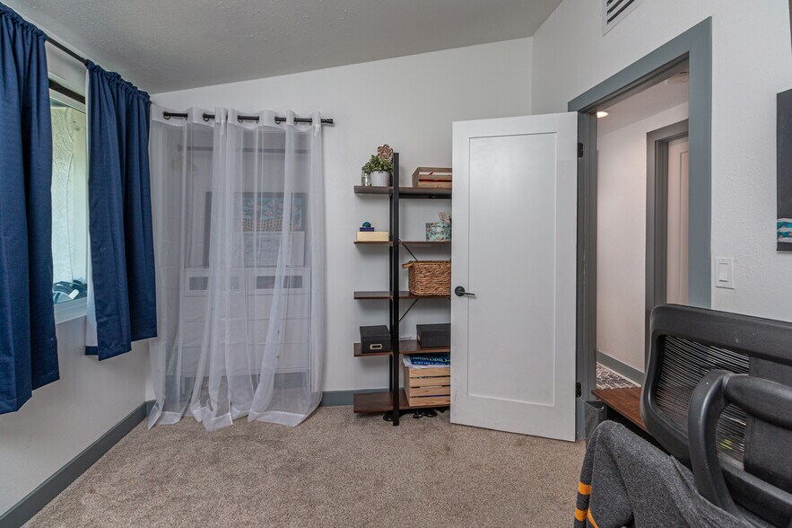 Bedroom 3 - 27222 Plumwood Ave
