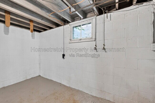 Building Photo - 426 Plaza Ave