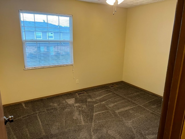 Building Photo - 1616 Spring Valley Dr