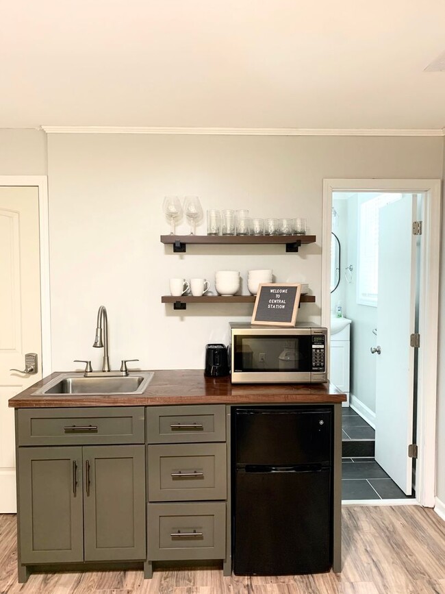 Building Photo - 328 Wellington Way