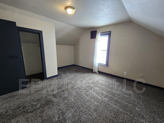 Building Photo - 304 N Nesbit Rd