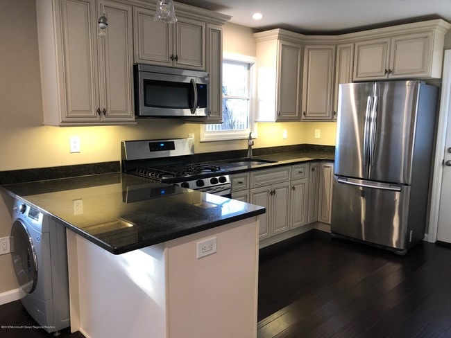 Building Photo - 3147 Hiawatha Ave