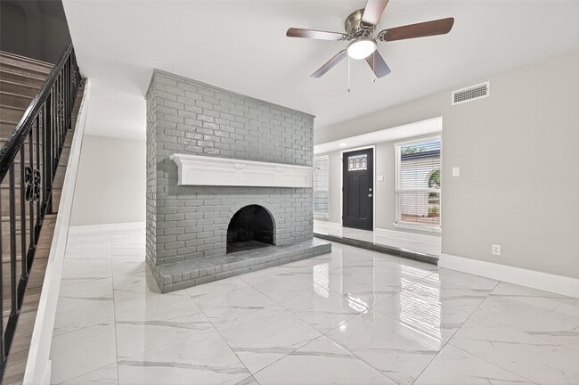 Building Photo - 7739 Antoine Dr