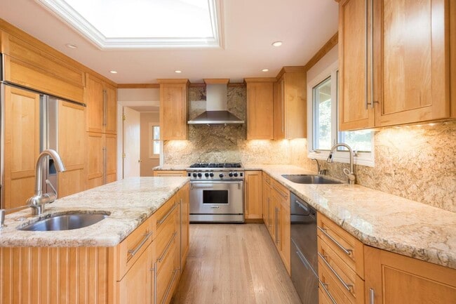 Building Photo - 30 Knightwood Ln