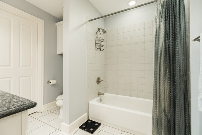 Building Photo - 104 Moody Ave