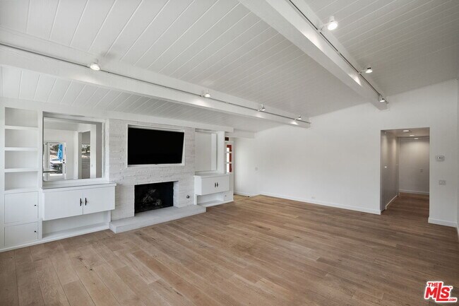 Building Photo - 1300 Bienveneda Ave
