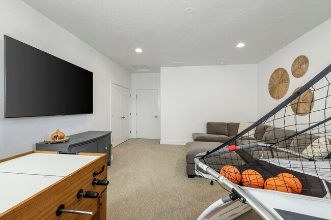 Building Photo - Beautiful 4 bed 2.5 bath home