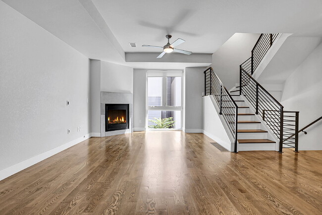 Building Photo - $3,300.00 - 2 Bedroom, 2.5 Bathroom, Rooft...