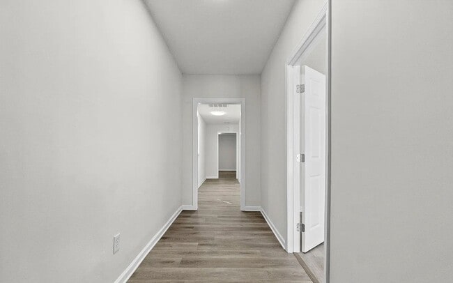 Building Photo - Stunning 4 Bedroom, 2 Bathroom home with modern upgrades