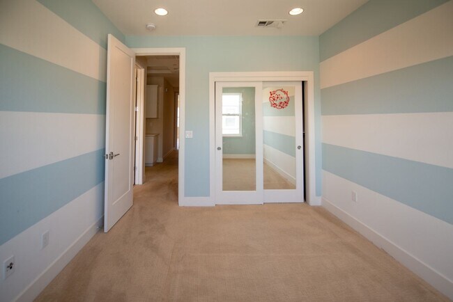 Building Photo - 218 Athena Ct