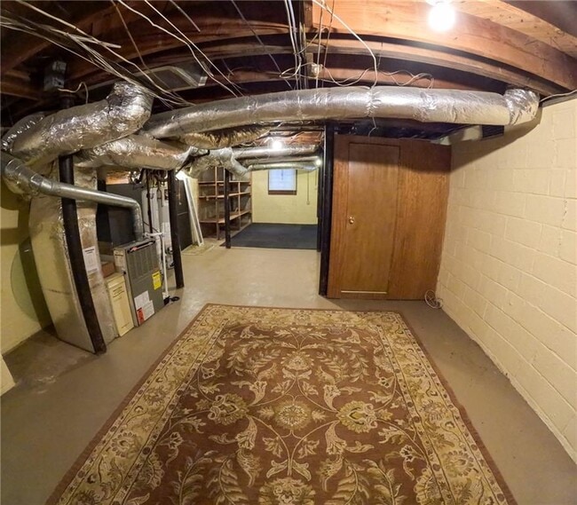 Building Photo - 998 Ferncliff Rd NE