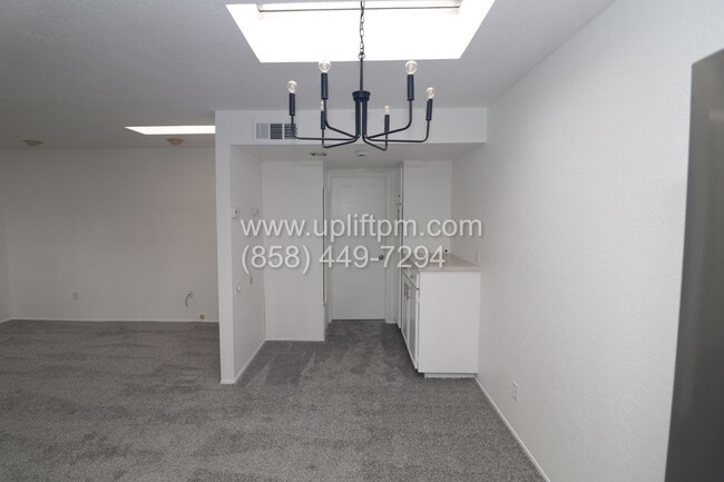 Building Photo - 1BR/1BA LA MESA w/ 2 Balconies near Lake M...