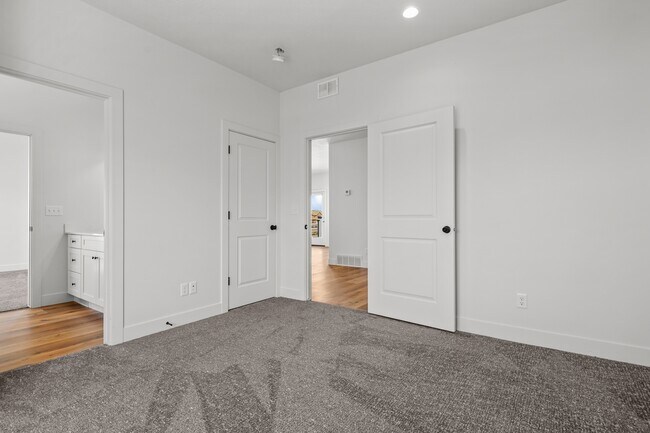 Building Photo - 489 W 1760 N