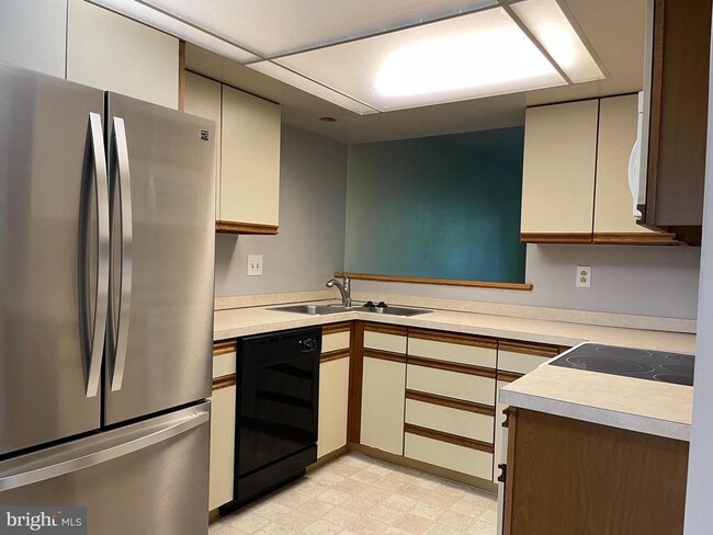 Building Photo - 3208 Champions Dr