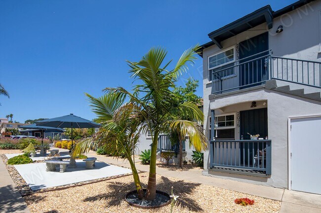 Building Photo - Bright 2 BR in Great Pacific Beach Locatio...