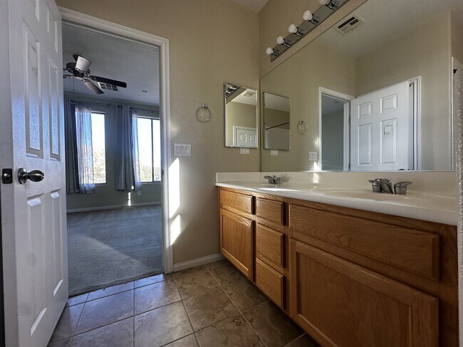 Building Photo - 7628 Belhurst Ave