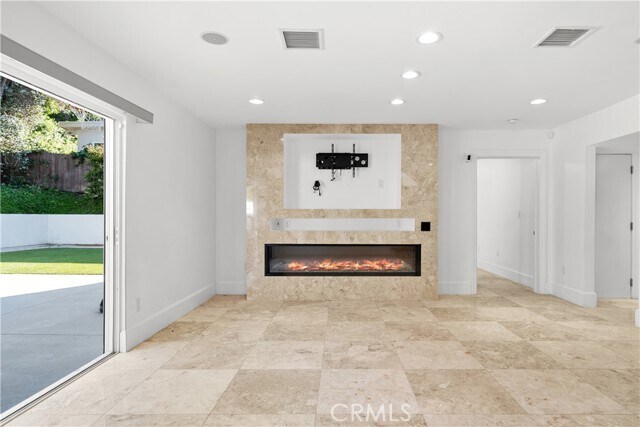 Building Photo - 16544 Park Ln Dr