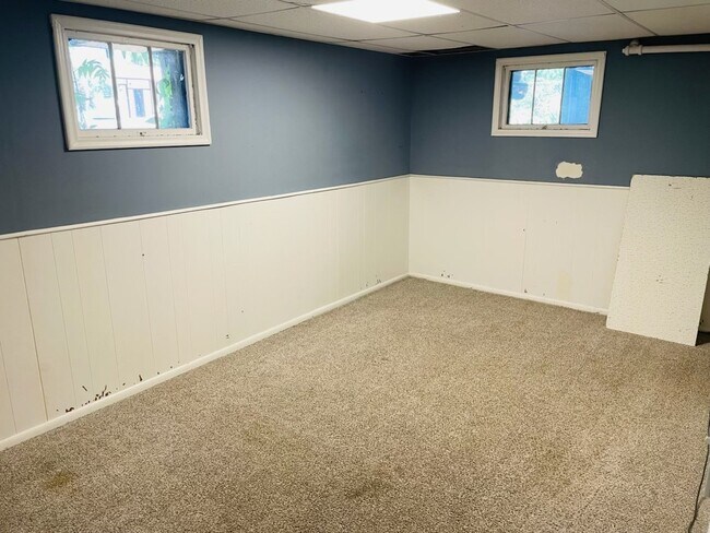 Building Photo - 420 E 500 S
