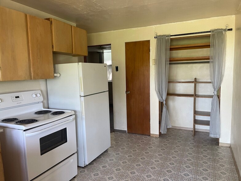 Building Photo - 1300 NE Williams St