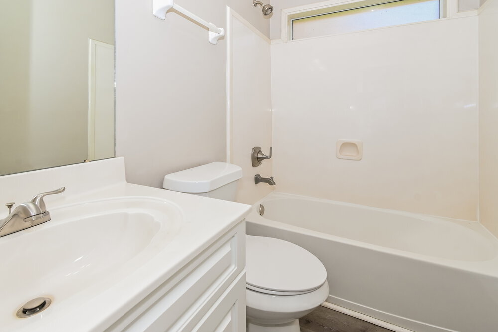 Building Photo - 215 Garden Springs Dr