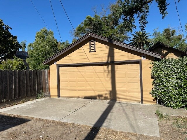 Building Photo - 115 Poplar Ave