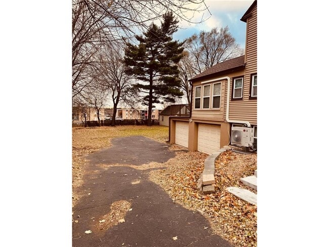 Building Photo - 115 E 58th St